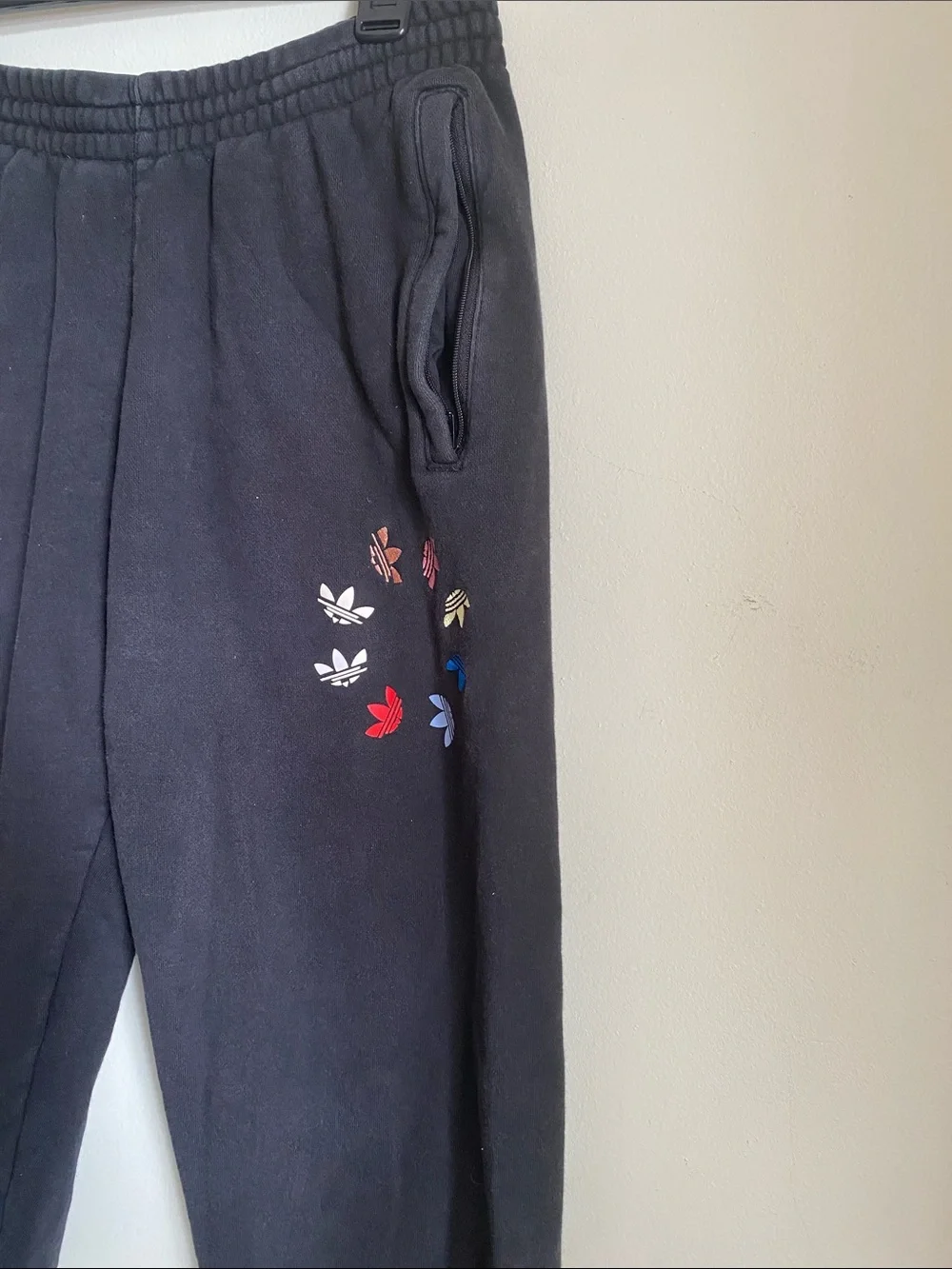 Adidas Adicolor Shattered Trefoil Black Sweat Pants